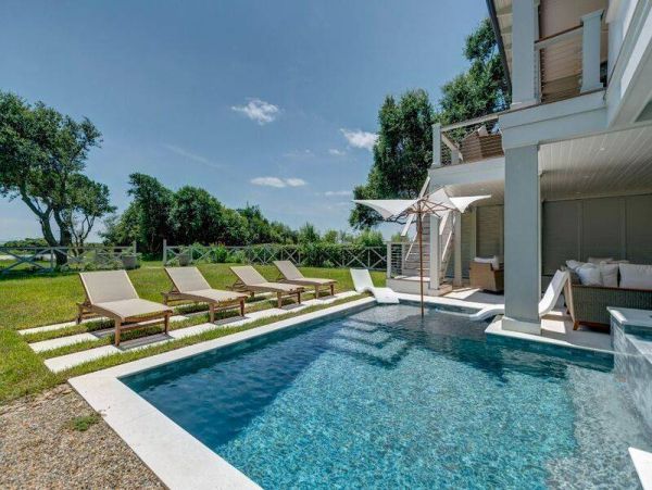 Isle of Palms Luxury 6 Bedroom Pool Home Sleeps 12 Guests