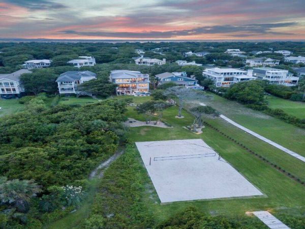 Isle of Palms Luxury 6 Bedroom Pool Home Sleeps 12 Guests