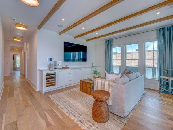 Isle of Palms Luxury 6 Bedroom Pool Home Sleeps 12 Guests