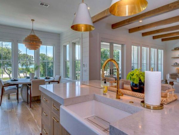 Isle of Palms Luxury 6 Bedroom Pool Home Sleeps 12 Guests
