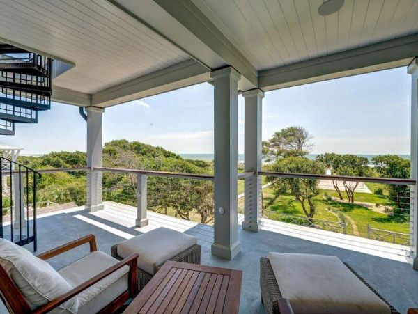 Isle of Palms Luxury 6 Bedroom Pool Home Sleeps 12 Guests
