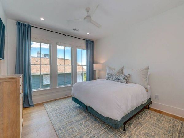 Isle of Palms Luxury 6 Bedroom Pool Home Sleeps 12 Guests