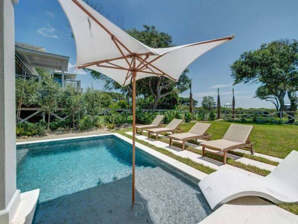 Isle of Palms Luxury 6 Bedroom Pool Home Sleeps 12 Guests