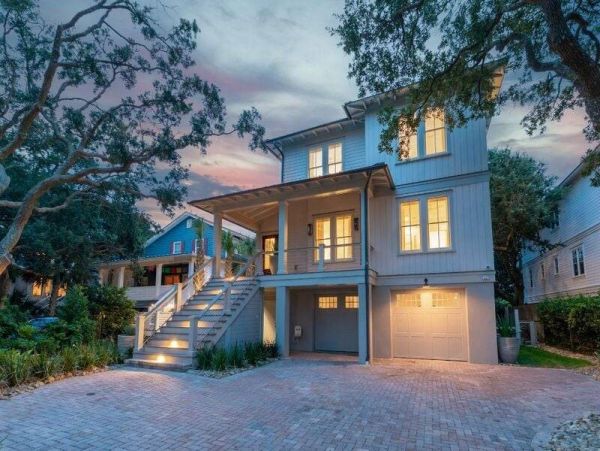 Isle of Palms Luxury 6 Bedroom Pool Home Sleeps 12 Guests