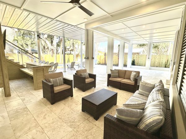 Isle of Palms 5 Bedroom Rental with Private Pool Sleeps 12