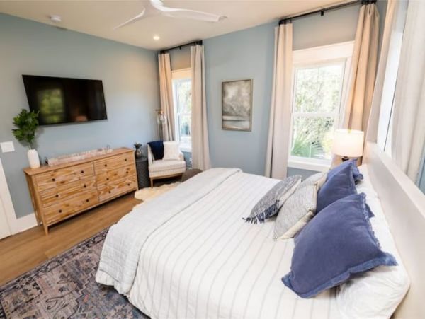Isla of Palms 6 Bedroom Rental Private Pool & Spa Sleeps 14