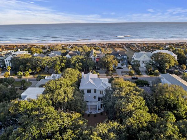 Beautiful Isle of Palms Vacation Pool Home Sleeps 14 Guests