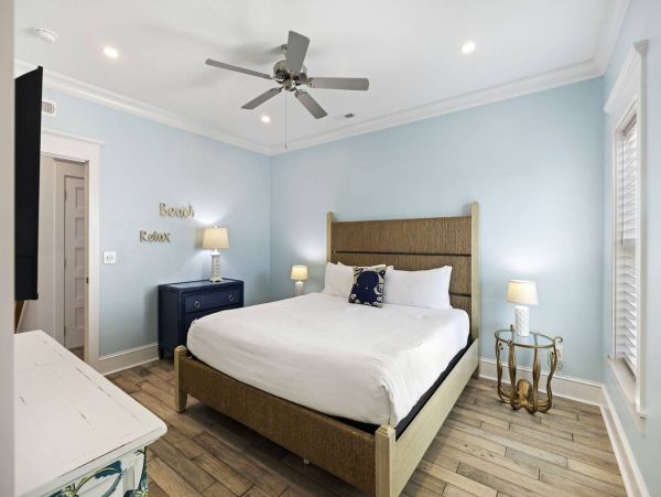 Beautiful Isle of Palms Vacation Pool Home Sleeps 14 Guests