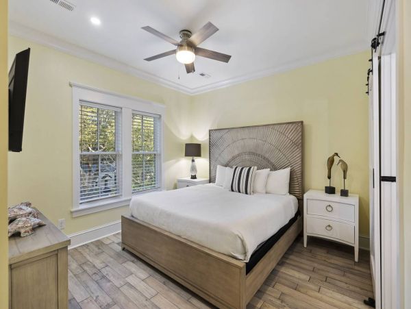 Beautiful Isle of Palms Vacation Pool Home Sleeps 14 Guests
