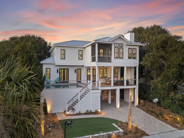 Beautiful Isle of Palms Vacation Pool Home Sleeps 14 Guests