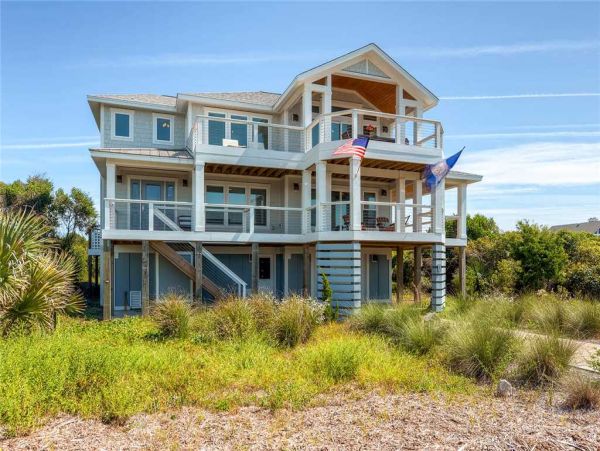 Bald Head Island Vacation Home 4 Bedrooms & Spacious Decks