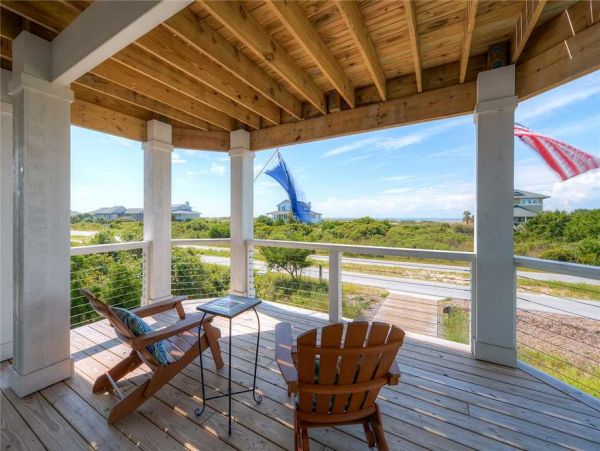 Bald Head Island Vacation Home 4 Bedrooms & Spacious Decks