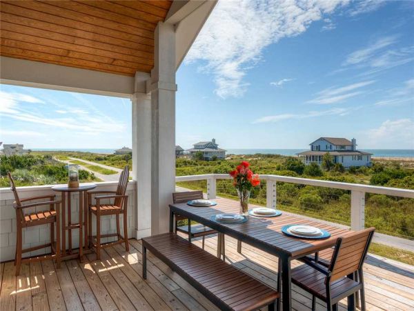 Bald Head Island Vacation Home 4 Bedrooms & Spacious Decks