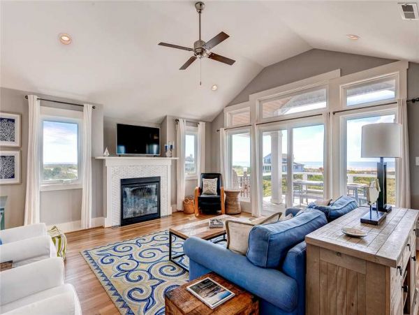 Bald Head Island Vacation Home 4 Bedrooms & Spacious Decks