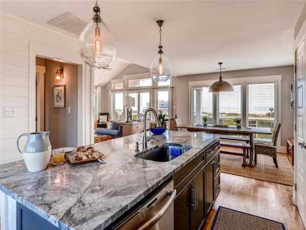 Bald Head Island Vacation Home 4 Bedrooms & Spacious Decks