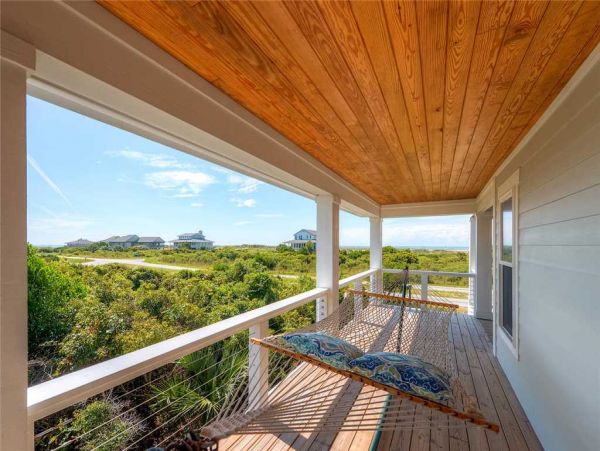 Bald Head Island Vacation Home 4 Bedrooms & Spacious Decks