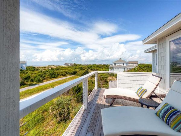 Bald Head Island Vacation Home 4 Bedrooms & Spacious Decks