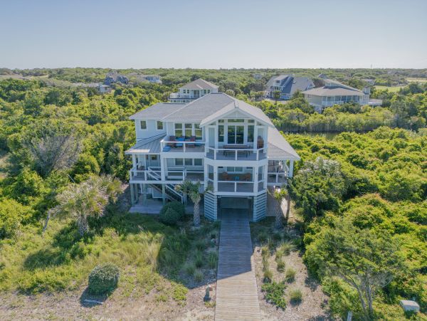Bald Head Island Vacation Home 4 Bedrooms & Spacious Decks