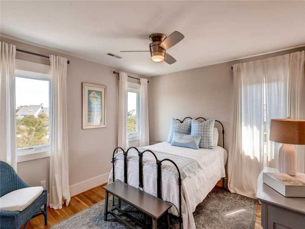 Bald Head Island Vacation Home 4 Bedrooms & Spacious Decks
