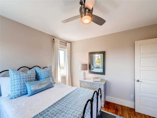 Bald Head Island Vacation Home 4 Bedrooms & Spacious Decks