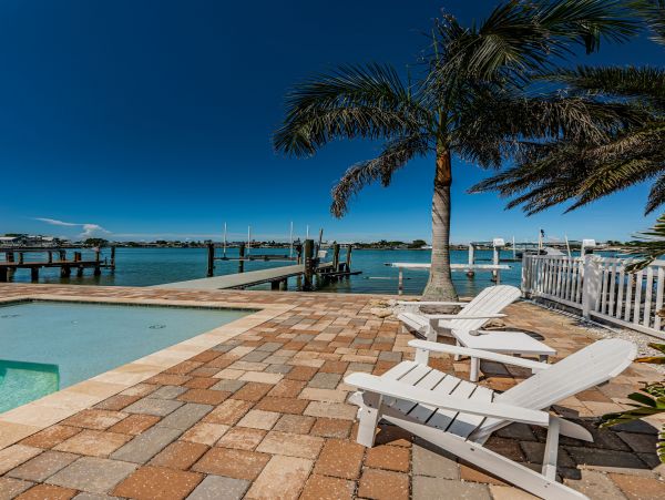 Bay Front Home With Private Pool For 9