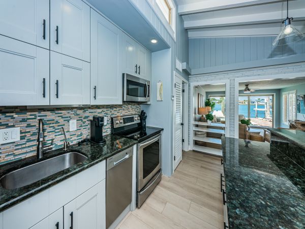 Bay Front Home With Private Pool For 9