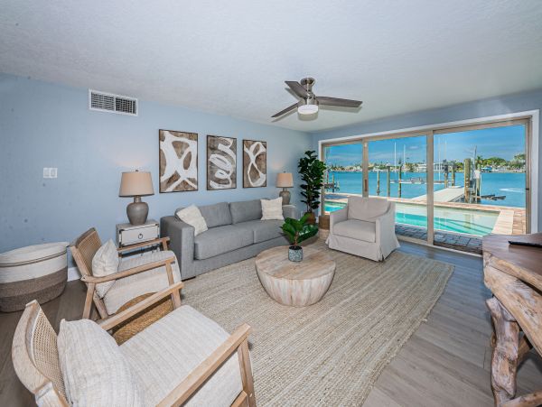Bay Front Home With Private Pool For 9