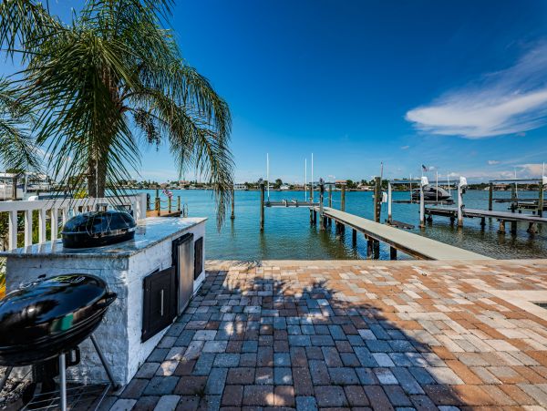 Bay Front Home With Private Pool For 9
