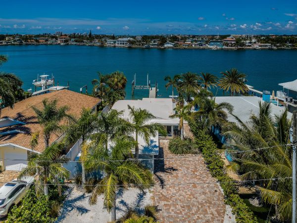 Bay Front Home With Private Pool For 9
