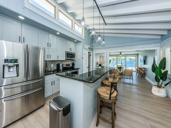 Bay Front Home With Private Pool For 9