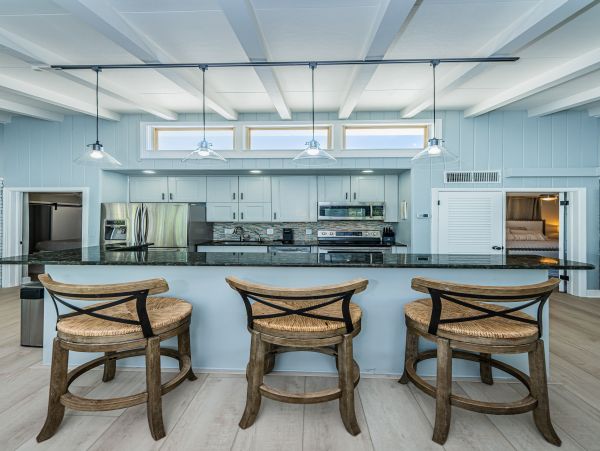 Bay Front Home With Private Pool For 9