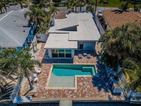Bay Front Home With Private Pool For 9