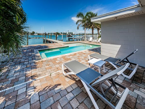 Bay Front Home With Private Pool For 9
