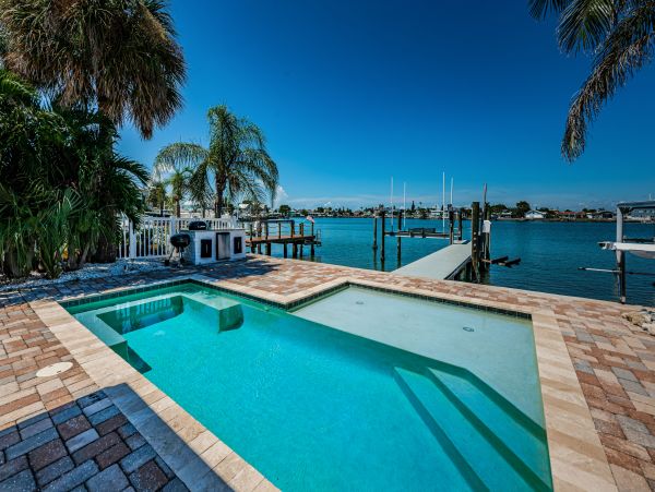 Bay Front Home With Private Pool For 9