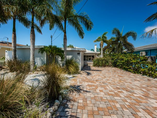 Bay Front Home With Private Pool For 9