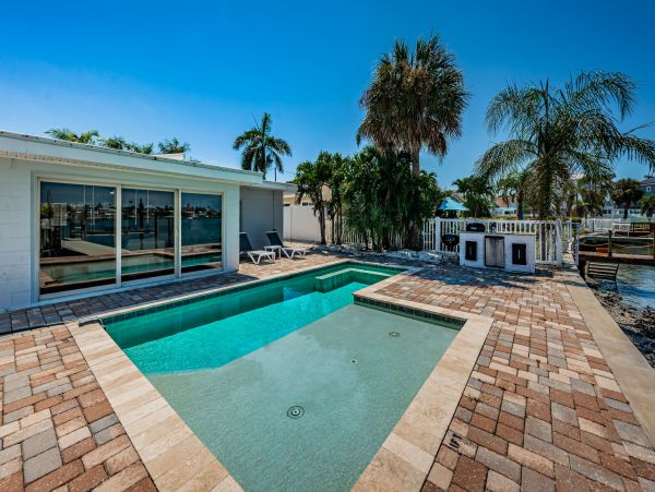 Bay Front Home With Private Pool For 9