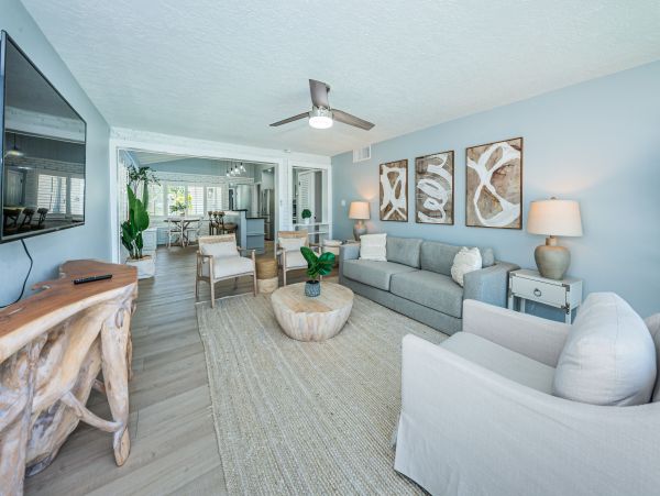 Bay Front Home With Private Pool For 9