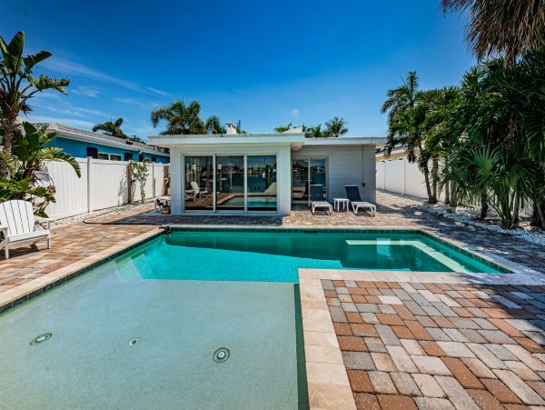 Bay Front Home With Private Pool For 9
