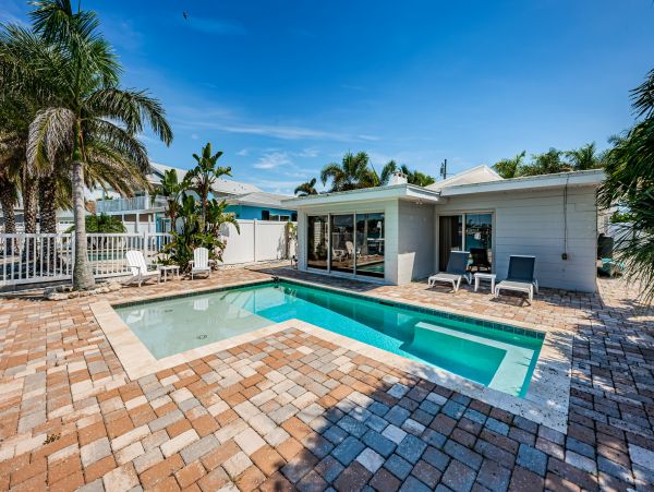 Bay Front Home With Private Pool For 9