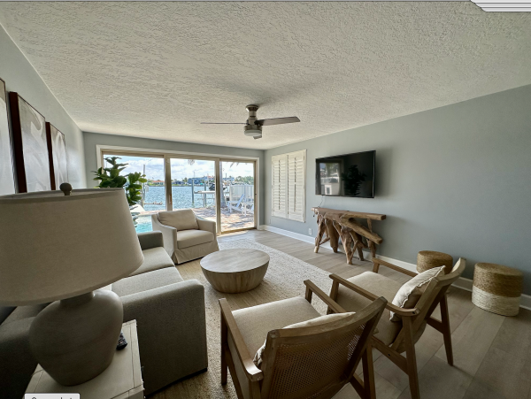 Bay Front Home With Private Pool For 9