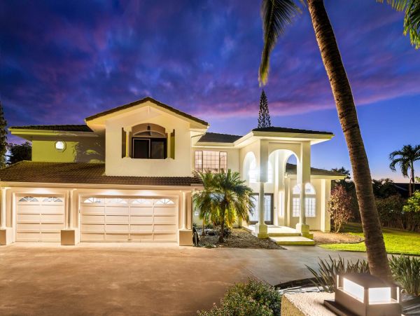 Nothing Short of Fabulous Exceptional Big Island Ocean Home