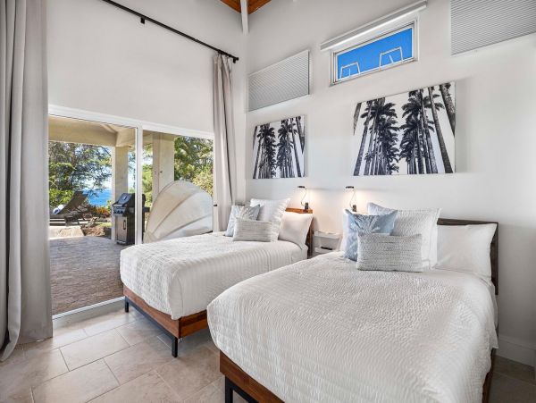 Nothing Short of Fabulous Exceptional Big Island Ocean Home