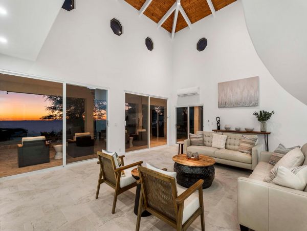 Nothing Short of Fabulous Exceptional Big Island Ocean Home