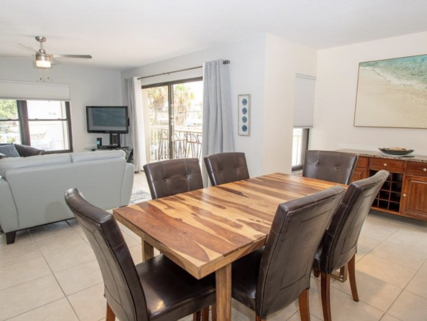 Charming Two Bedroom Condo in Clearwater Beach