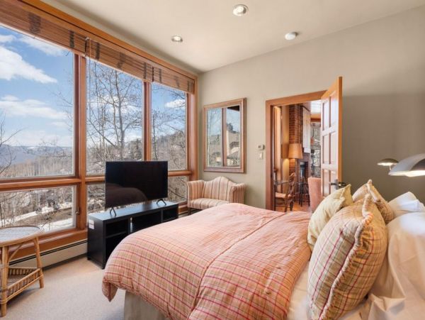 Snowmass Village Ski in Ski out Residence for 10 Guests
