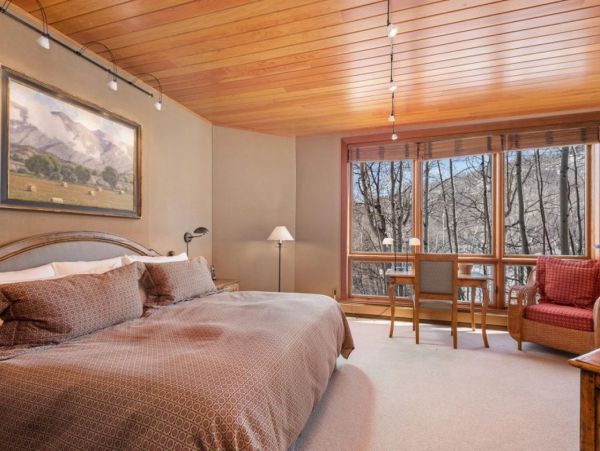 Snowmass Village Ski in Ski out Residence for 10 Guests