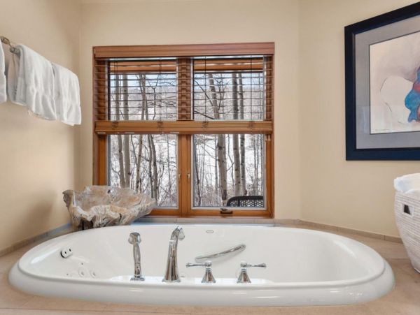 Snowmass Village Ski in Ski out Residence for 10 Guests