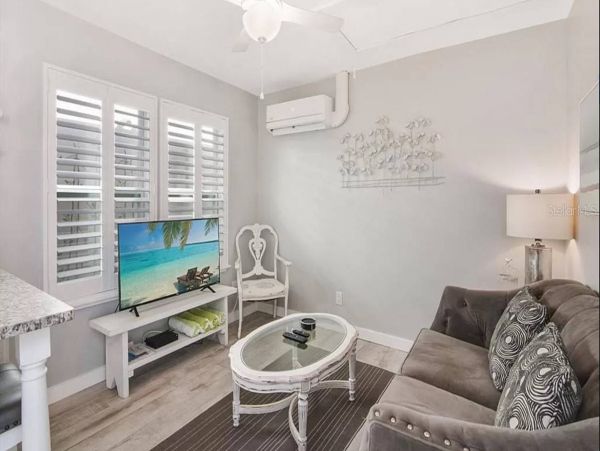 Beachside One Bedroom Rental Cottage in Clearwater Beach