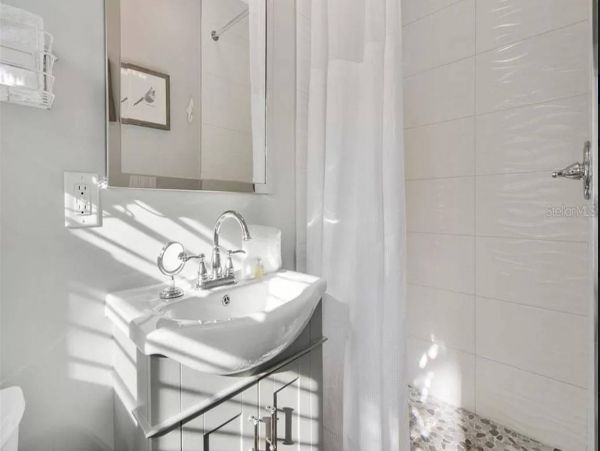 Beachside One Bedroom Rental Cottage in Clearwater Beach