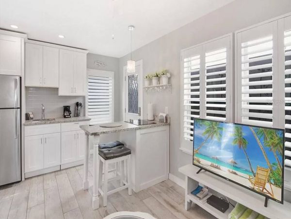 Beachside One Bedroom Rental Cottage in Clearwater Beach